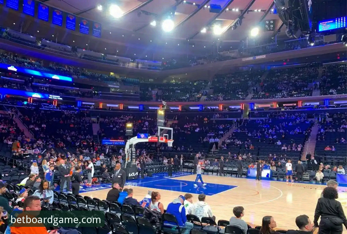 NBA季后赛最新动态：尼克斯队创纪录大胜老鹰队，半场47分差距改写历史